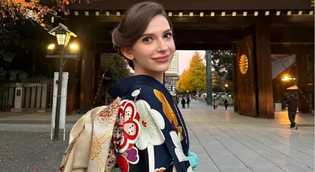 Miss Japan gives up her title after having affair with married man