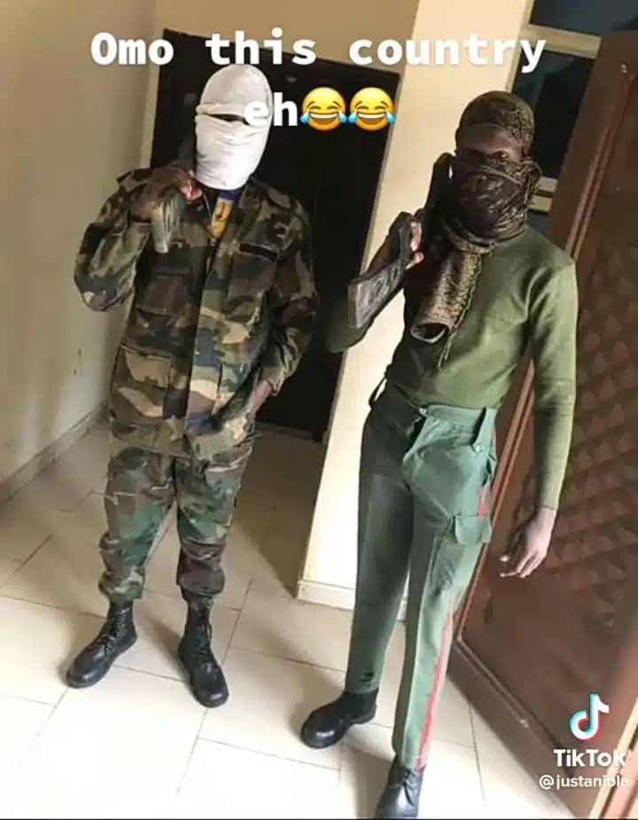 Lecturer abandons class as two students show up in 'bandit' outfit - students aaua bandits presentation