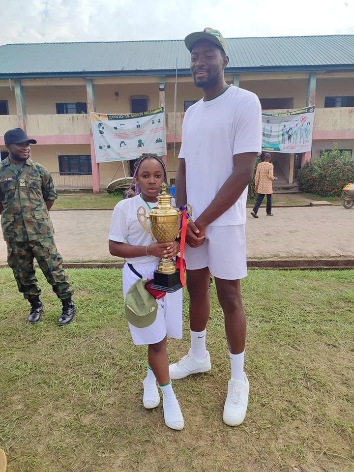 Tallest corper falls in love with shortest corp member after meeting at NYSC camp - tallest shortest corp member