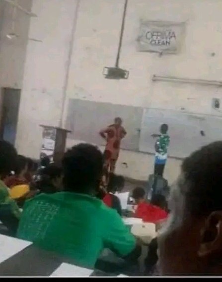 100 level student leaves coursemates amazed as he boldly corrects lecturer in class