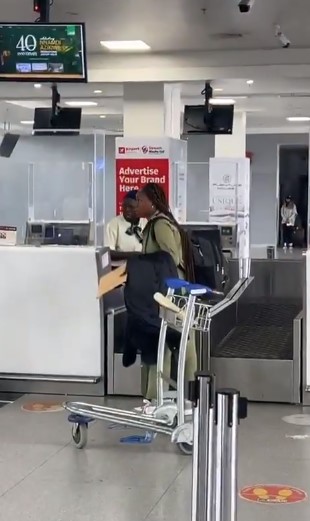Female corper storms airport in NYSC uniform, leaves Nigeria immediately after POP