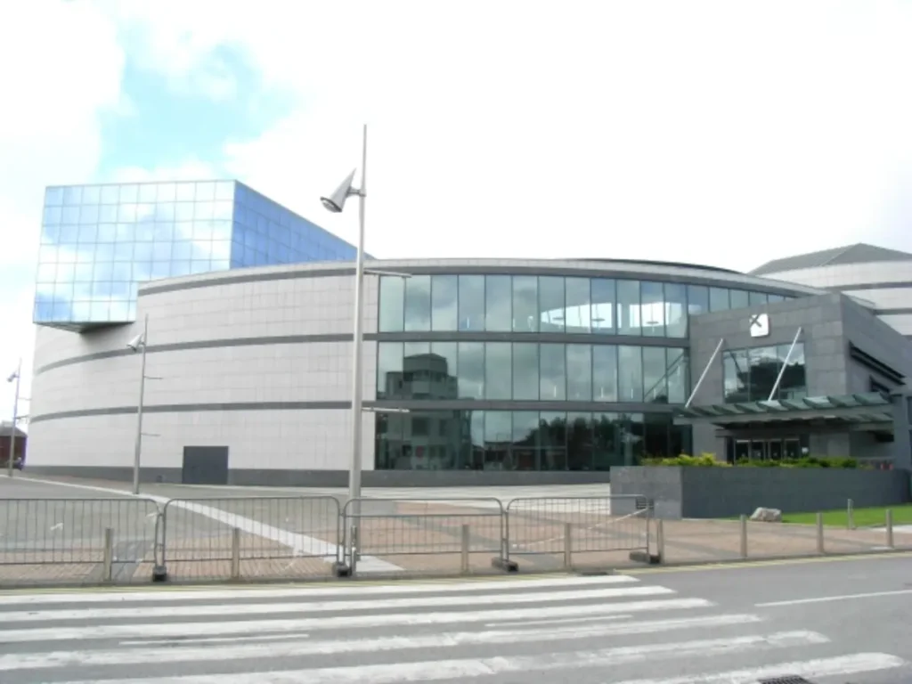 Apply for John Thompson Scholarship at DCU